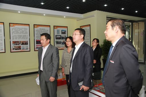 参观1.jpg