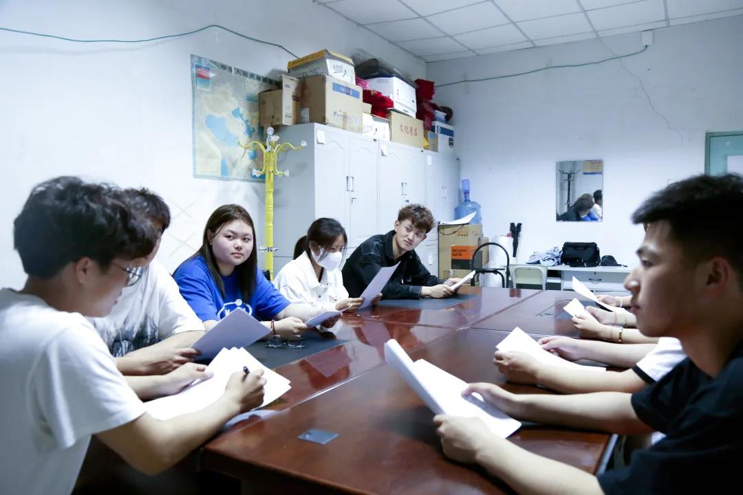 我院学生会开展同学在生活中的座谈调研-我为同学做件事