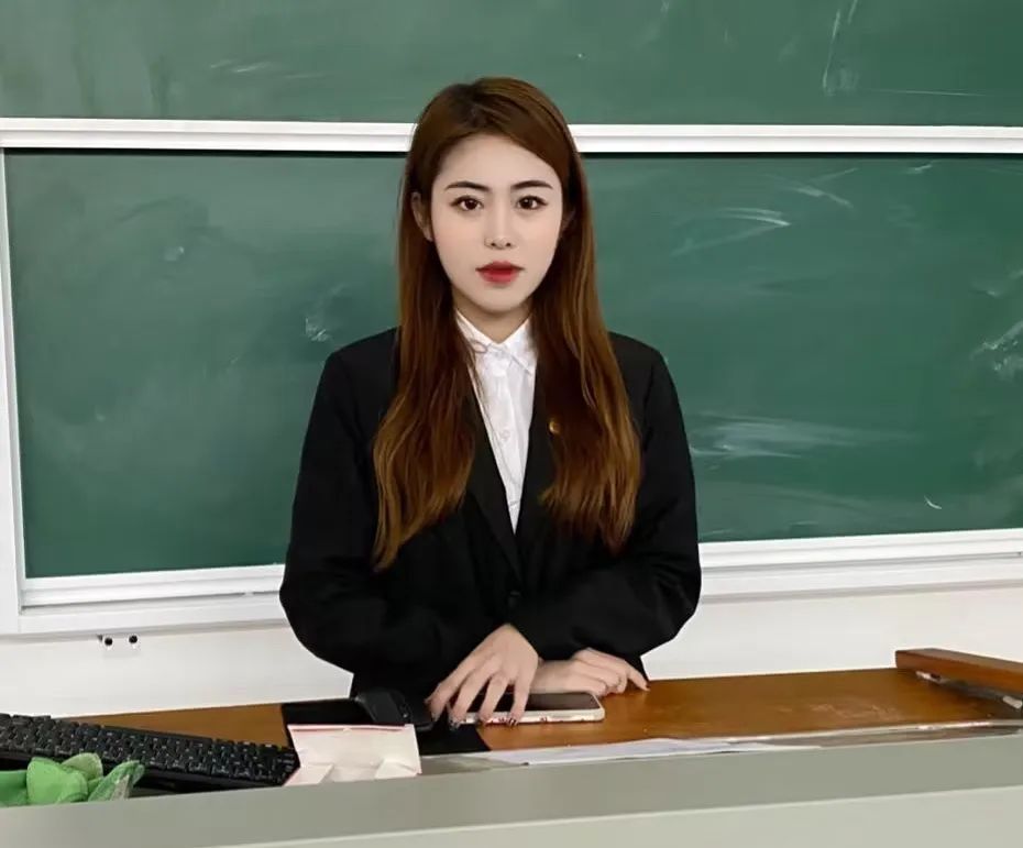 毕业季·伊虹靖 | 优秀毕业生先进事迹——以奋斗为曲,谱青春之歌