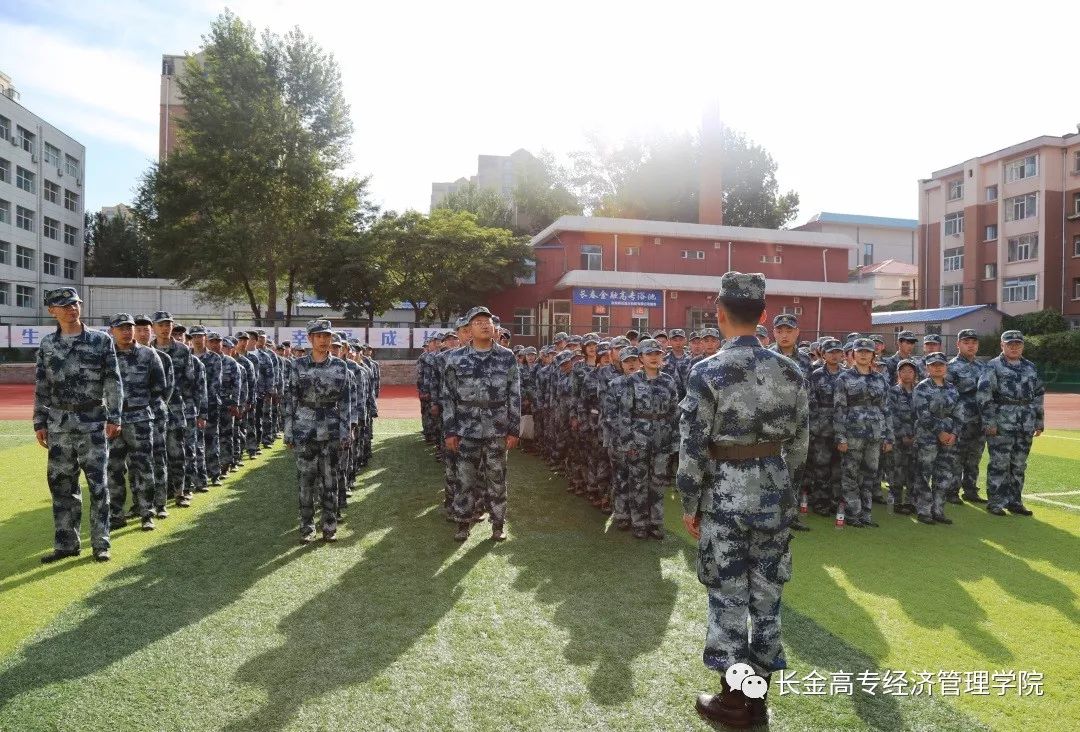 军训场上，我们正青春
