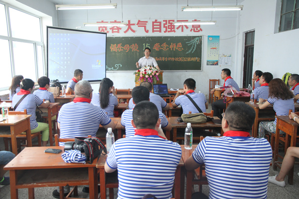 9632班同学会在教学楼开展主题班会活动.jpg