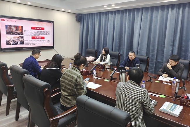副校长刘洪亮同志在科研处和科研平台党支部讲党课.jpg