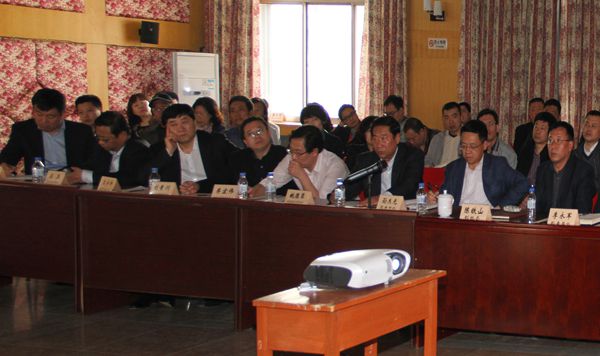 与会嘉宾与设计单位进行沟通交流_副本.jpg