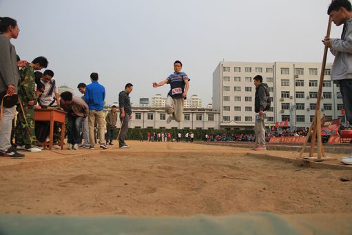 跳远比赛.jpg