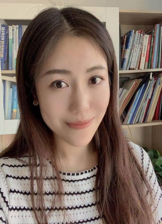 经济学教研室教师—张莉