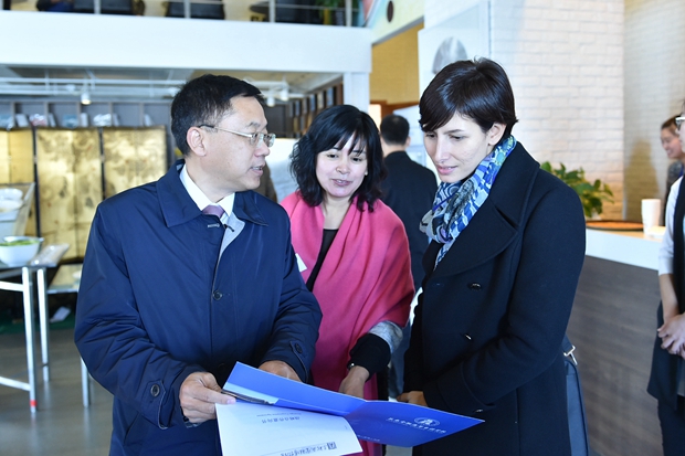 孙杰光书记与意大利博物馆交流_副本.jpg