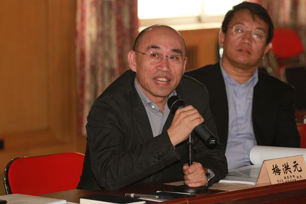 梅洪元教授对设计方案进行补充说明_副本.jpg
