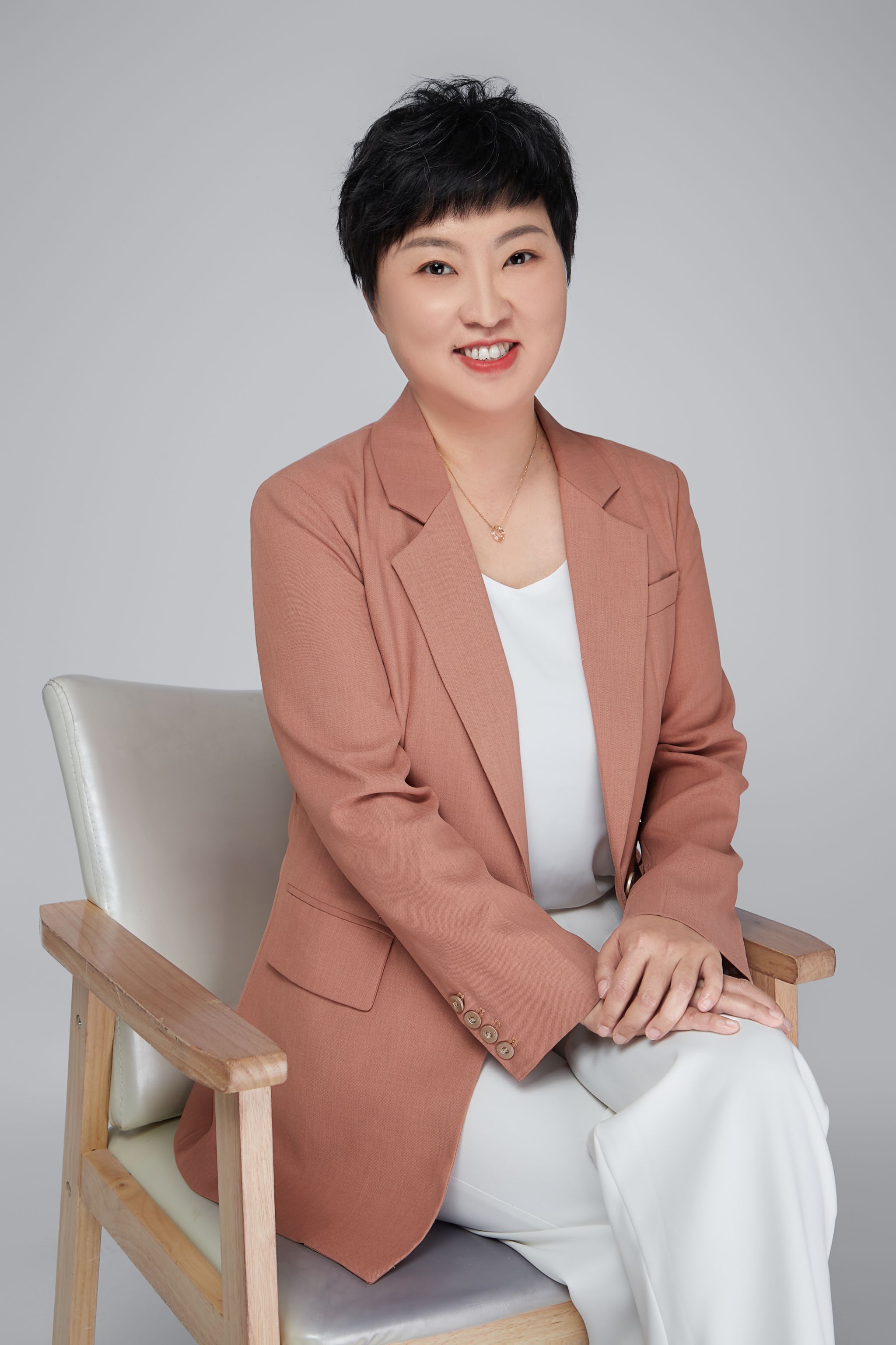 经济管理学院党总支副书记-陈启新